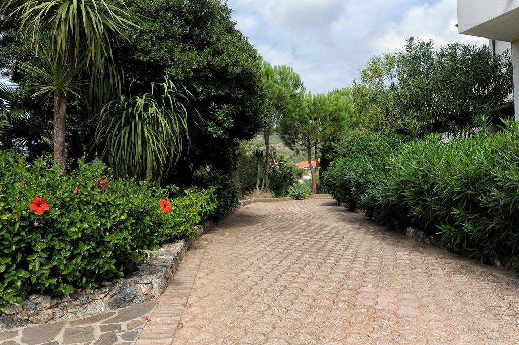 Villaggio Pineta Petto Bianco Capo Vaticano Bagian luar foto
