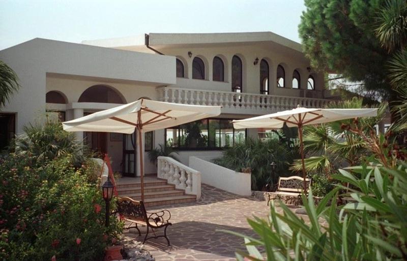 Villaggio Pineta Petto Bianco Capo Vaticano Bagian luar foto