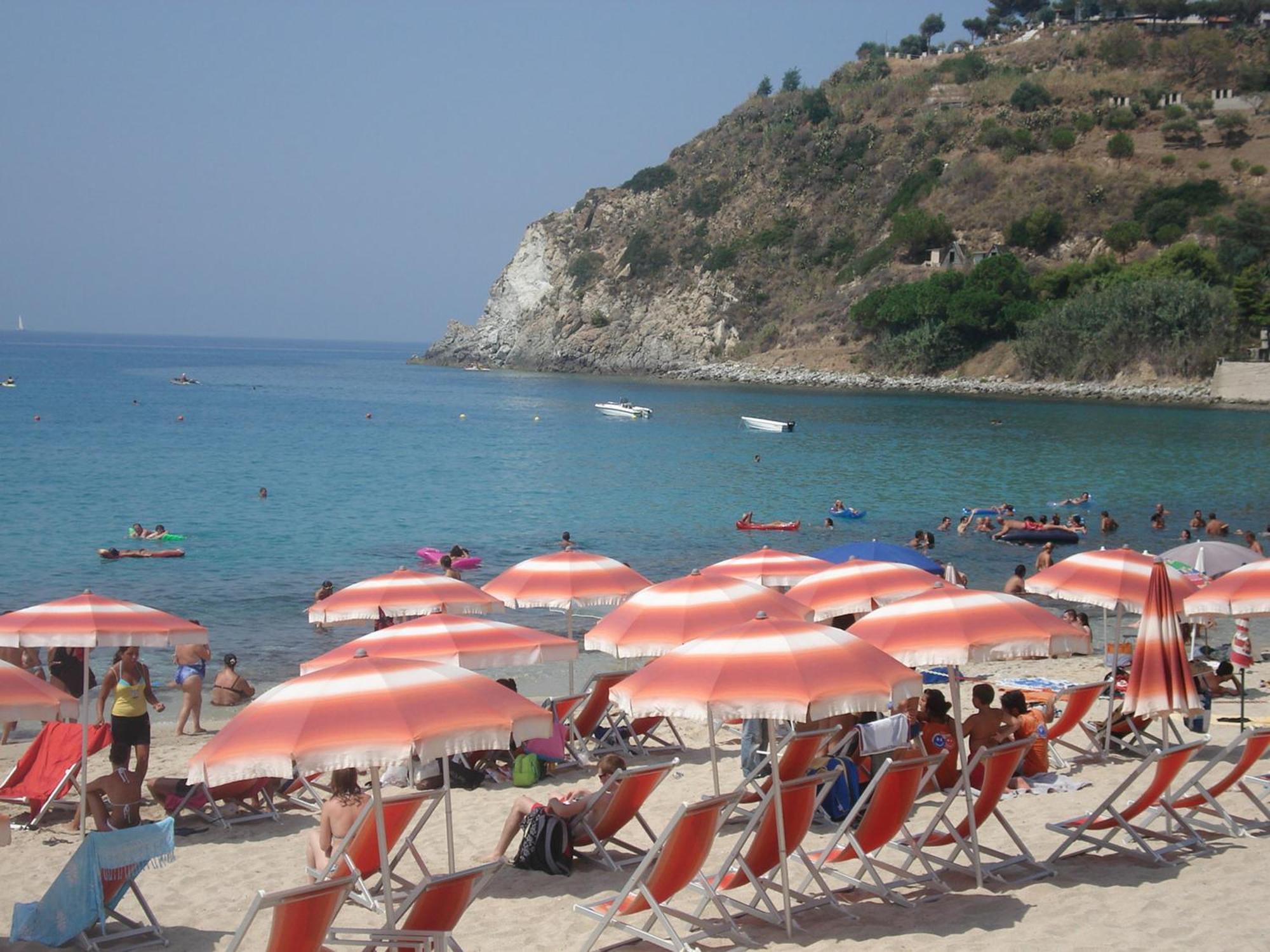 Villaggio Pineta Petto Bianco Capo Vaticano Bagian luar foto