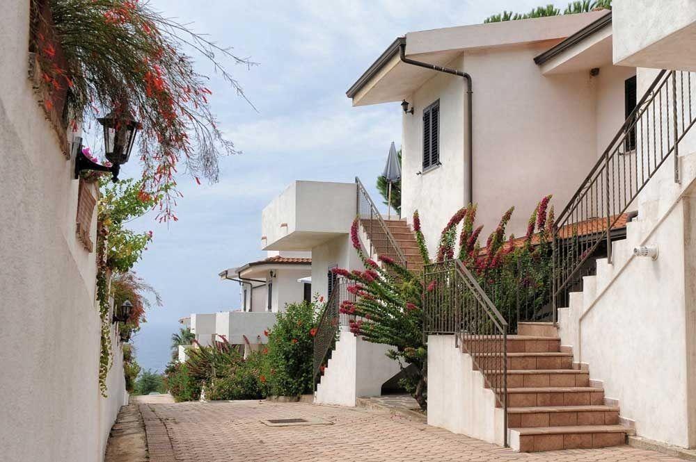 Villaggio Pineta Petto Bianco Capo Vaticano Bagian luar foto