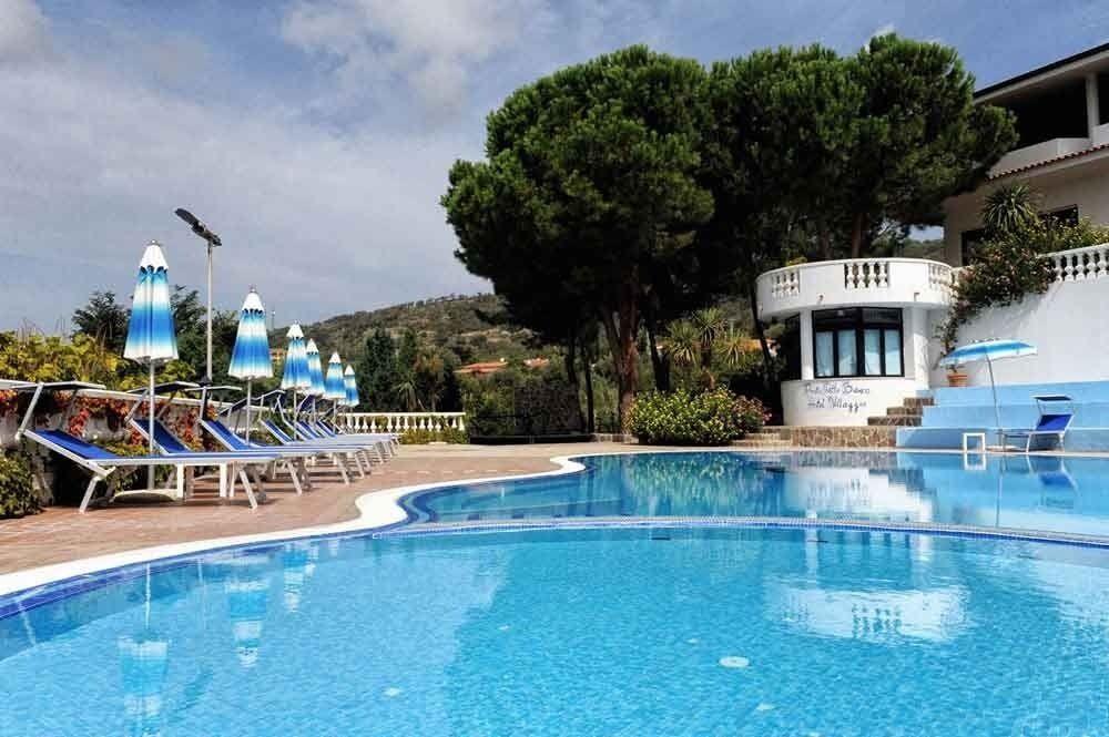 Villaggio Pineta Petto Bianco Capo Vaticano Bagian luar foto