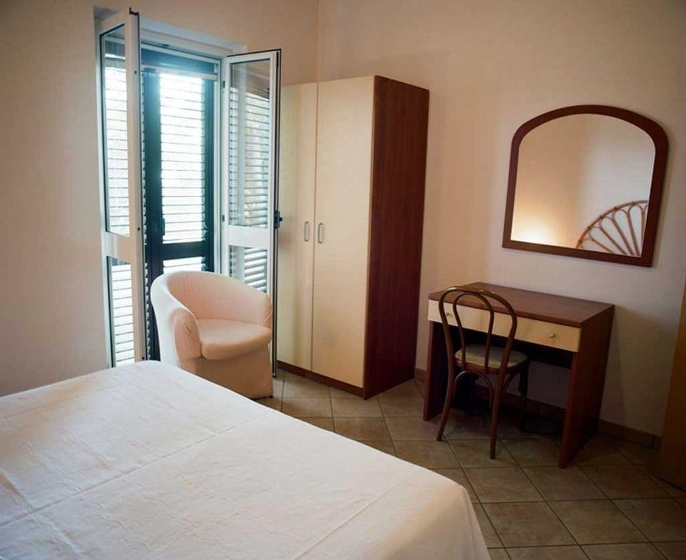 Villaggio Pineta Petto Bianco Capo Vaticano Bagian luar foto