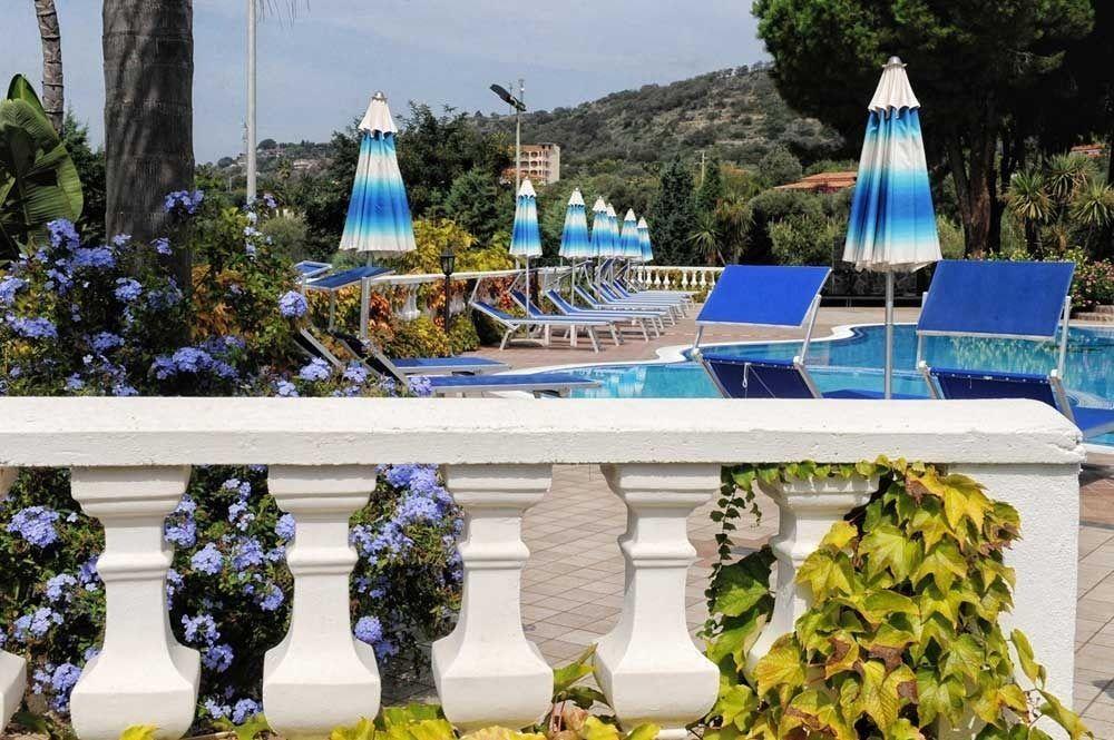 Villaggio Pineta Petto Bianco Capo Vaticano Bagian luar foto