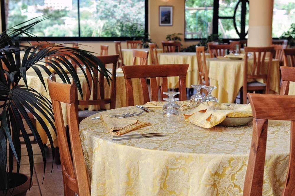 Villaggio Pineta Petto Bianco Capo Vaticano Bagian luar foto