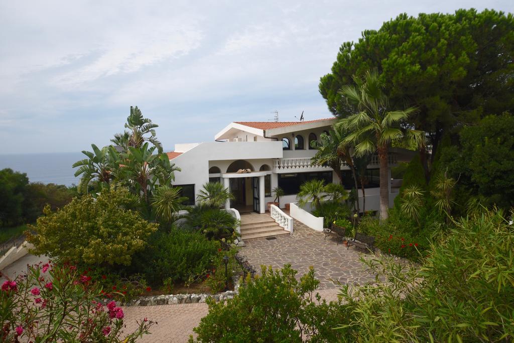 Villaggio Pineta Petto Bianco Capo Vaticano Bagian luar foto