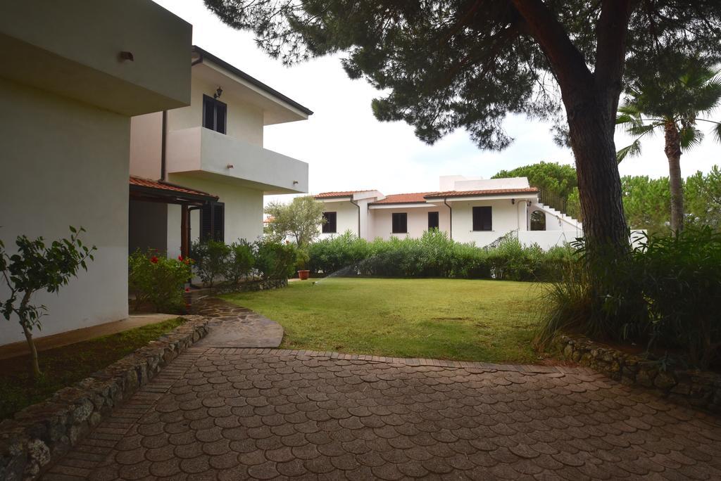 Villaggio Pineta Petto Bianco Capo Vaticano Bagian luar foto