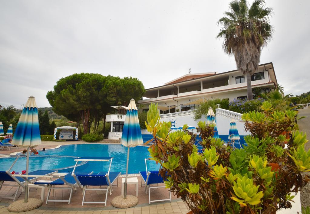 Villaggio Pineta Petto Bianco Capo Vaticano Bagian luar foto
