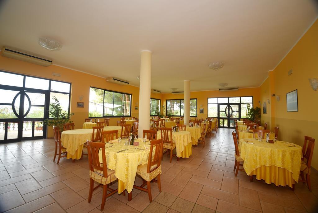 Villaggio Pineta Petto Bianco Capo Vaticano Bagian luar foto