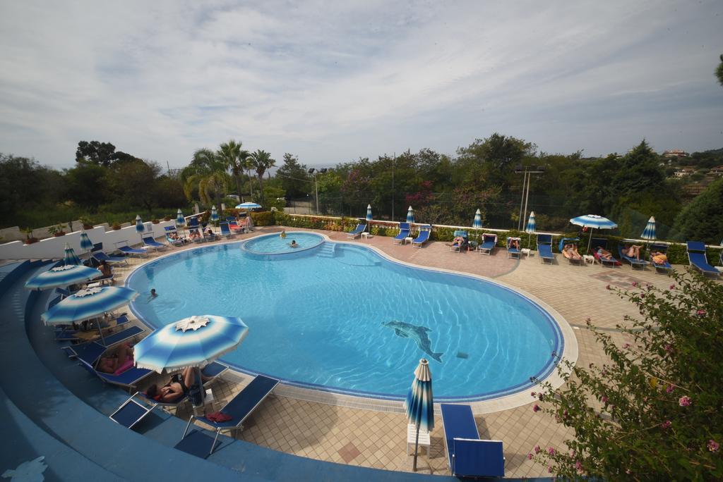 Villaggio Pineta Petto Bianco Capo Vaticano Bagian luar foto