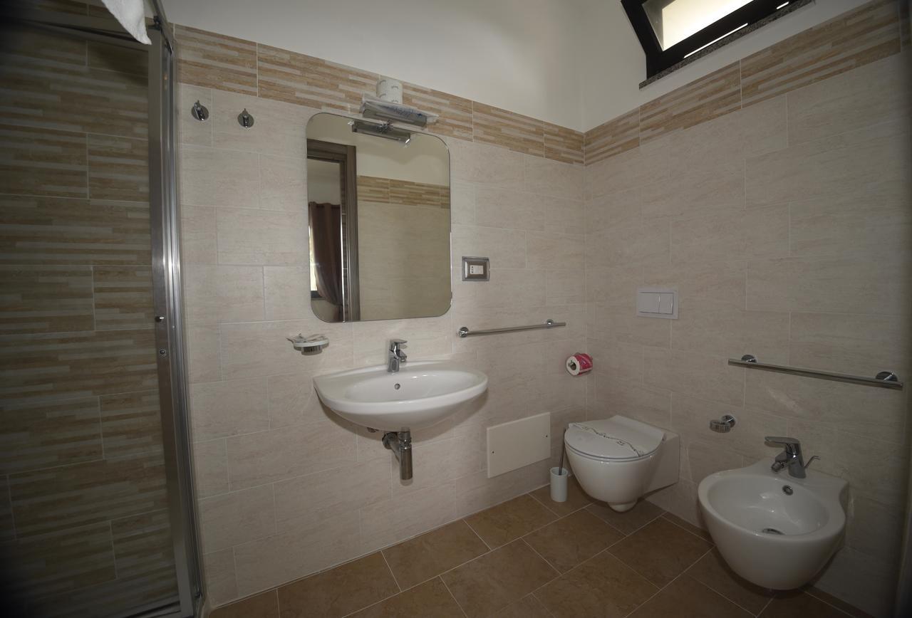 Villaggio Pineta Petto Bianco Capo Vaticano Ruang foto
