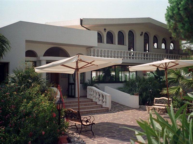 Villaggio Pineta Petto Bianco Capo Vaticano Bagian luar foto